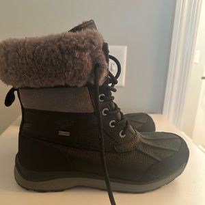 UGG Adirondack Boot never worn outside sz 9
